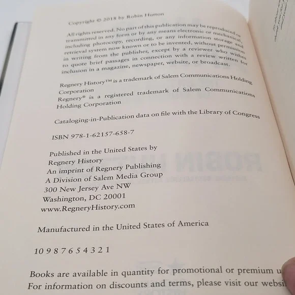 Robin Hutton War Animals Hardcover 1st Printing WWII History Remainder Good - Picture 8 of 10